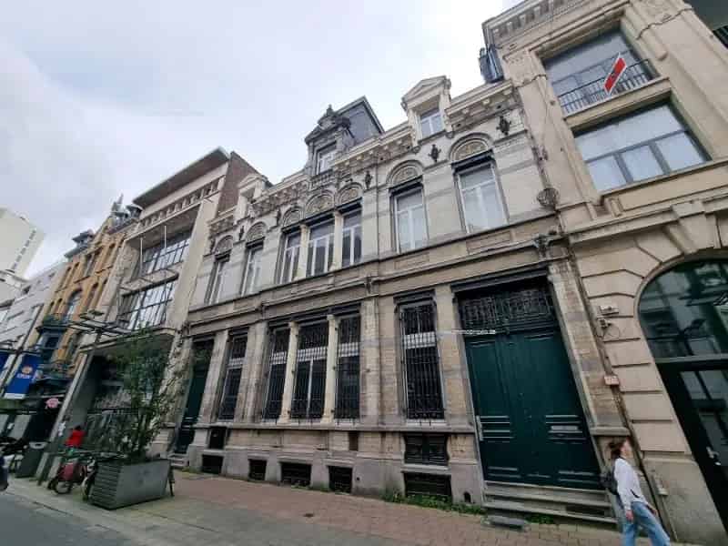 Kantoor te huur Antwerpen 650m² met tuin en kelder