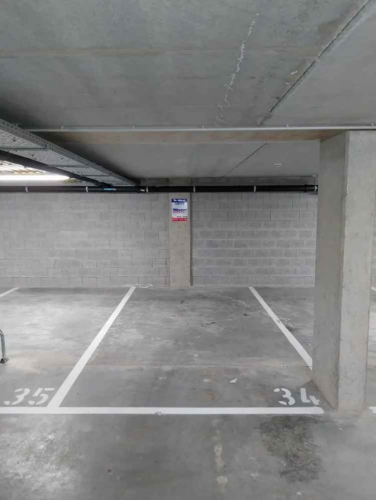 Parkeerplaats Te Huur in 10, Koningin Astridlaan, Hasselt, Limburg