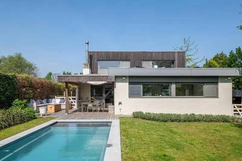 Instapklare Villa met Zwembad te Deurle