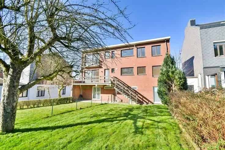Appartement Te Koop - 3 slaapkamers, terras, tuin en parking