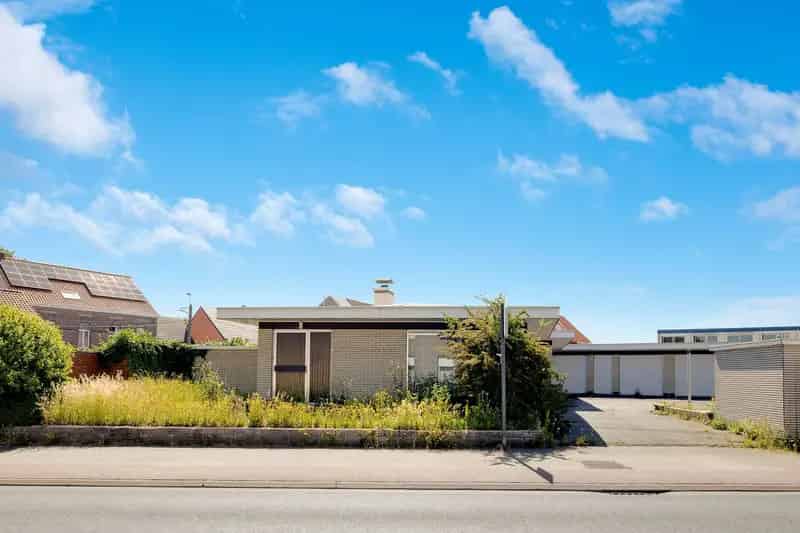 Huis te huur: Renovatieproject met 3 slaapkamers en 6 garages