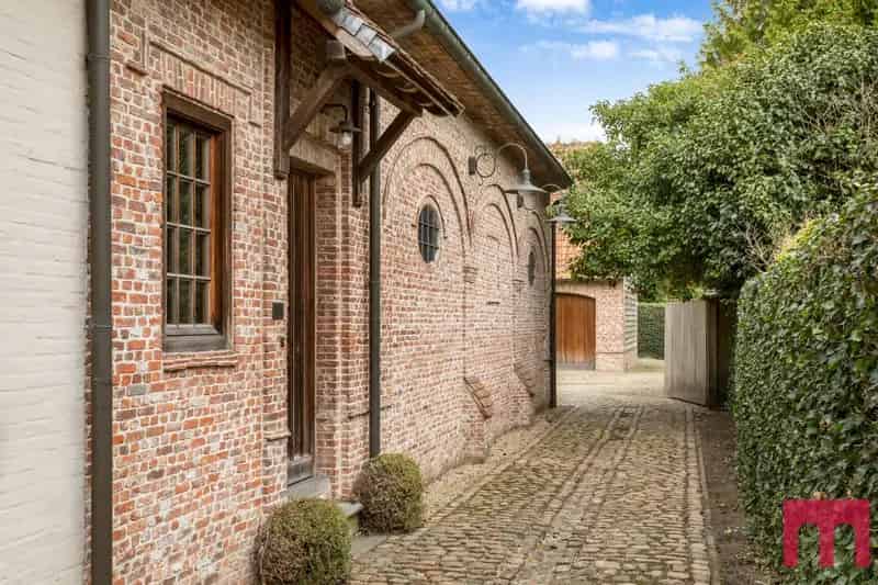 Huis te koop: unieke villa met bijgebouw en 4 garages