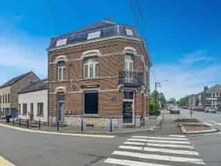 Huis Gemengd Gebruik Assesse - 2 Winkels 2 Appartementen