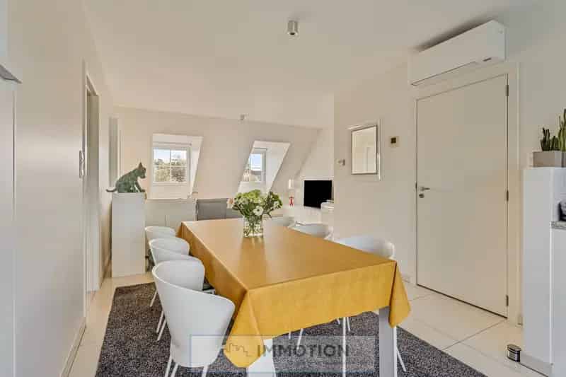 Dakappartement te huur aan stadsrand met garage