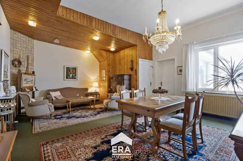 Huis te Koop Bree: Ruime Stadswoning Nabij Centrum