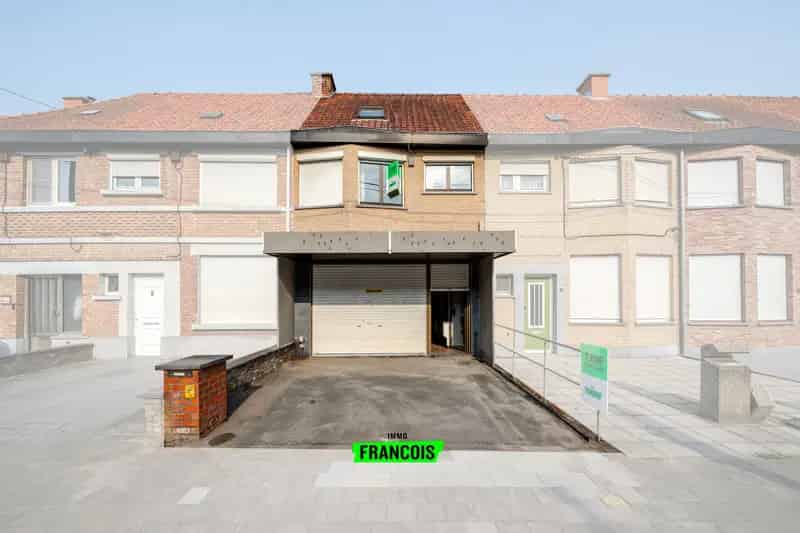Ruime polyvalente woning met garage en tuin te Roeselare