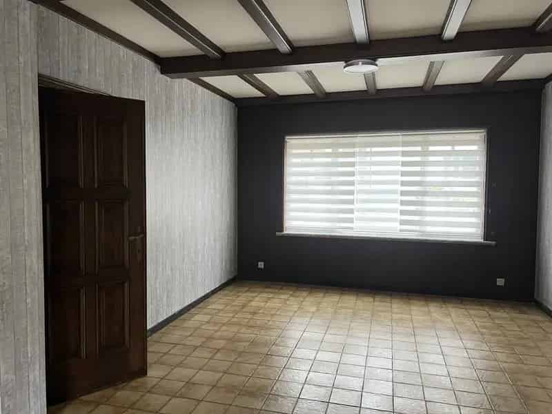 Huis te koop Nieuwerkerken: Ruime renovatie woning 3 slaapkamers