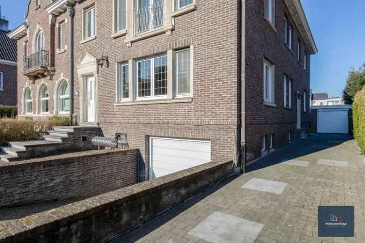 Gelijkvloers appartement te koop in Gent met garage en goede ligging