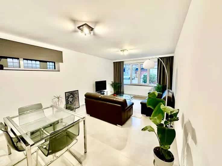 Appartement Te Koop 80m2 1 Slaapkamer Bureau