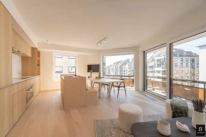 Lichtrijk 3 Slaapkamer Appartement Te Koop Nabij Strand