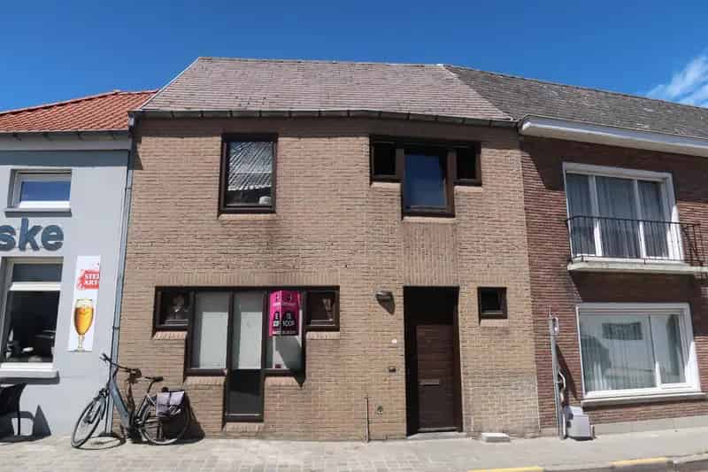 Vernieuwde Rijwoning te Stalhille - Instapklaar
