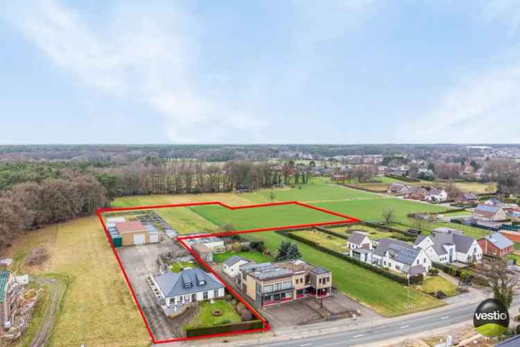 RUIME VILLA MET 430 M² WERKPLAATSEN OP 1,2 HECTARE