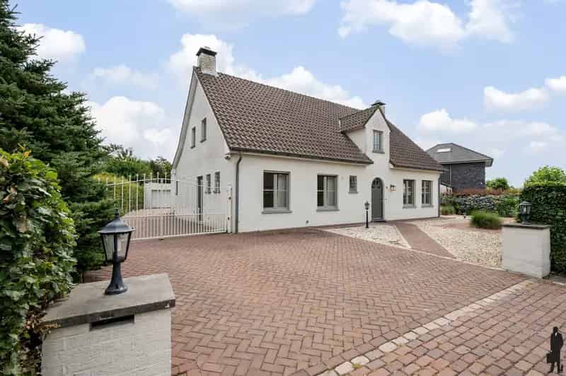 Villa te koop: 4 slaapkamers, tuin, terras, garage
