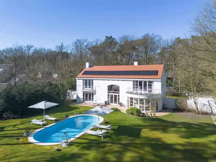 Luxe Villa Long Island Te Koop: Ruimte, Comfort en Elegantie