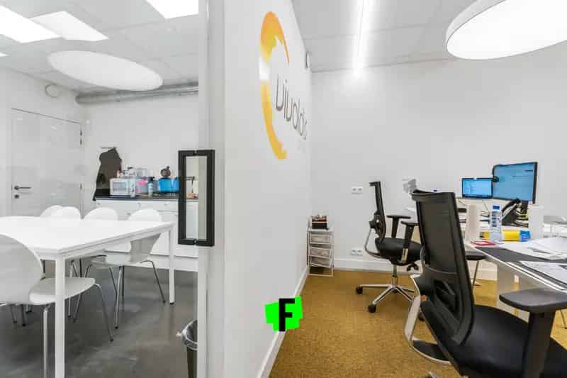Handelspand met Appartement te Ieper Centrum - Investering