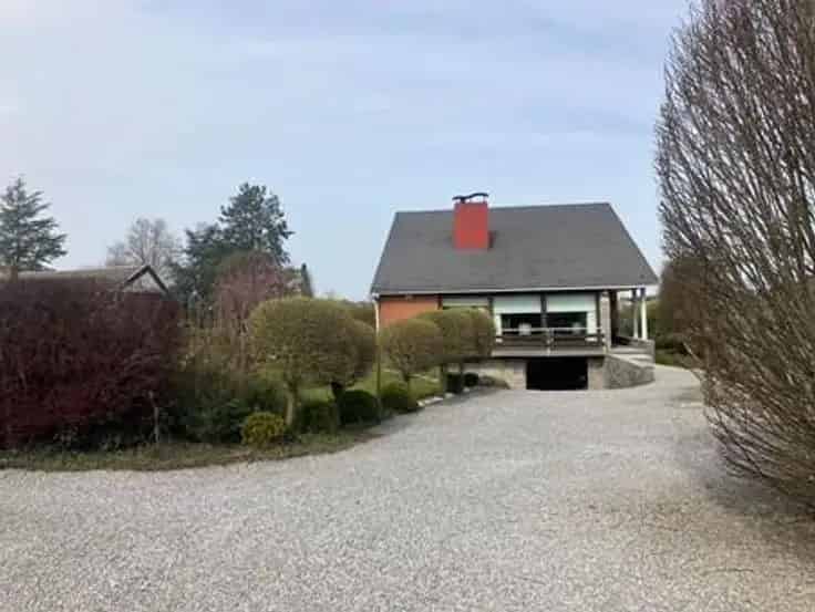 Huis Te Koop: Grote gezinswoning met tuin en vrij uitzicht