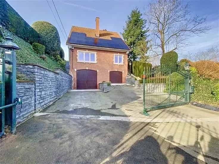 Huis Te Koop: Luxe Villa met 3 slaapkamers en Ruime Garage