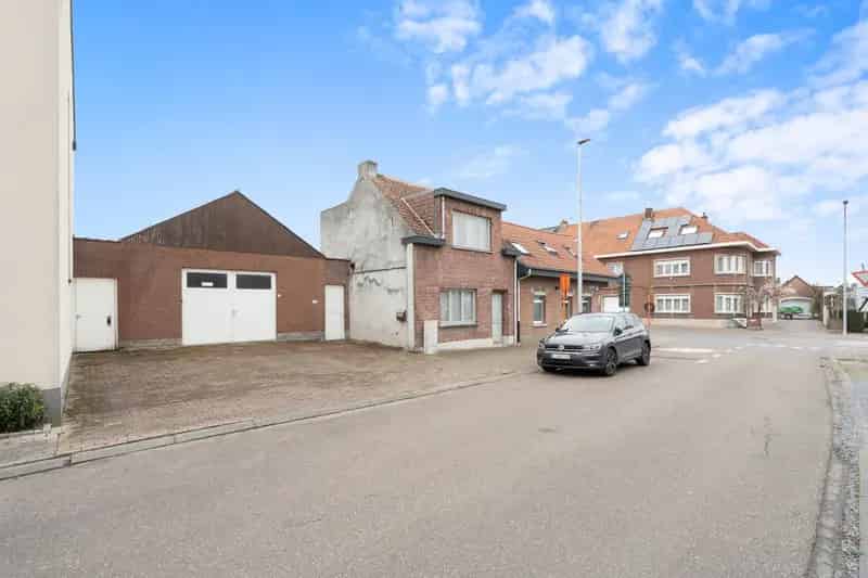 Huis te koop nabij centrum: charmante woning met werkplaats