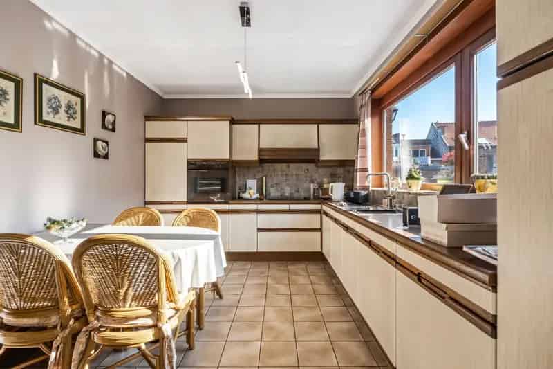 Bel-etage Sint Niklaas Centrum Ruime woning 1 slaapkamer uitbreiding mogelijk