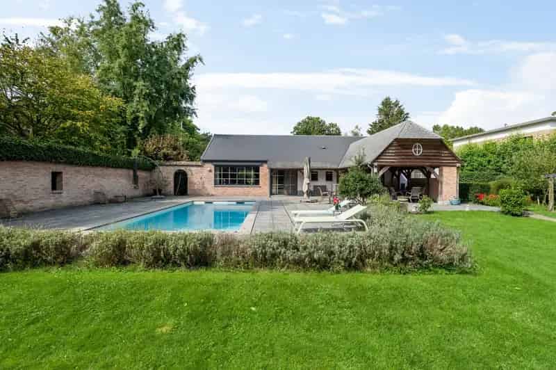Laagbouwvilla en Bijgebouw Peerdsbos 3200m²