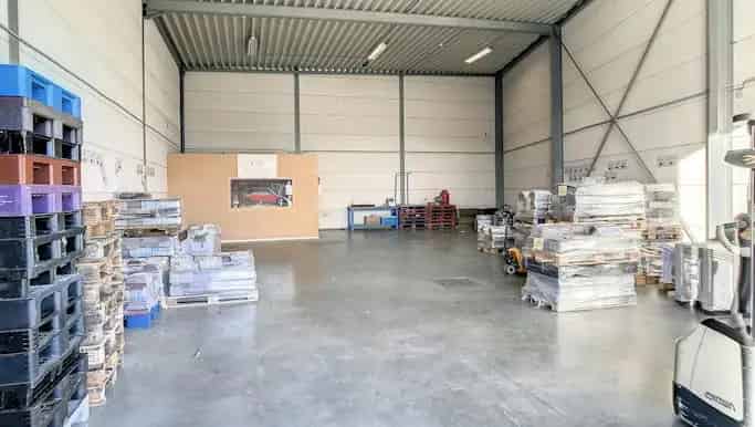 Magazijn te huur Roeselare 195m²