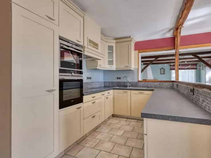 Huis Te Koop Gedinne: Woning met Commerciële Ruimte