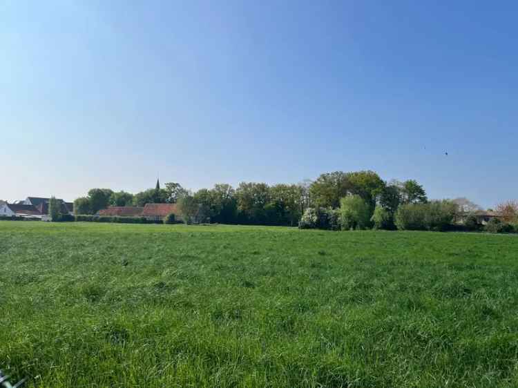 Te renoveren bungalow met landelijk zicht