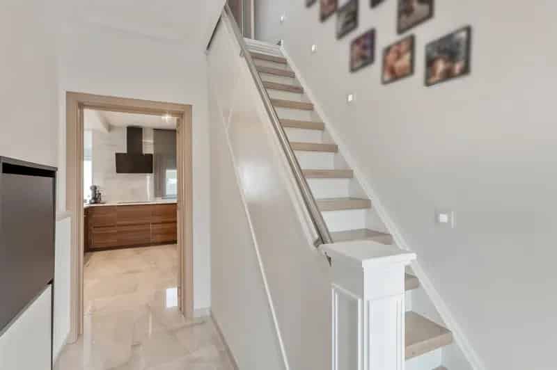 GERENOVEERDE WONING MET BIJGEBOUW