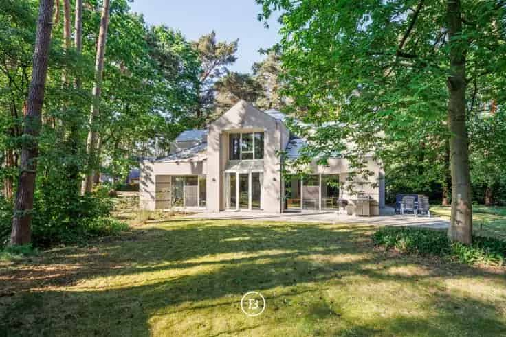 Huis Te Koop 299m² - Rustig & Ruim in het Groen