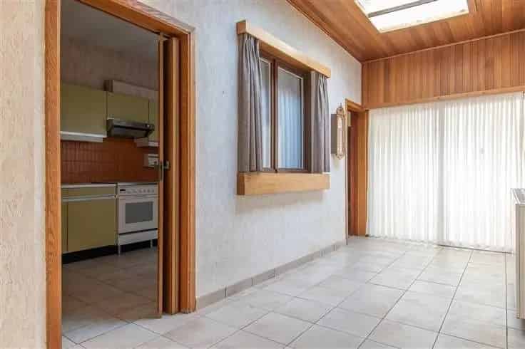 Te renoveren gezinswoning 2 slaapkamers Zwijndrecht