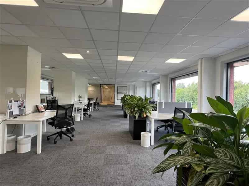 Afgewerkte Kantoren Nabij E40 Sint Denijs Westrem