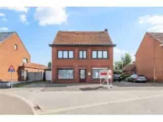 Huis te koop Balen - 4 slaapkamers, grote leefruimte en werkplaats