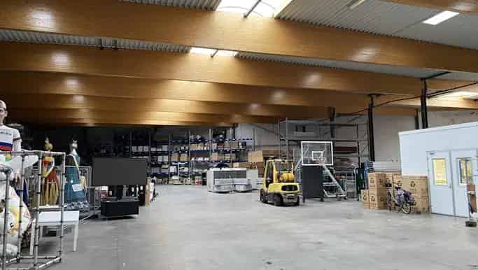 Magazijn met Kantoor te Huur Roeselare