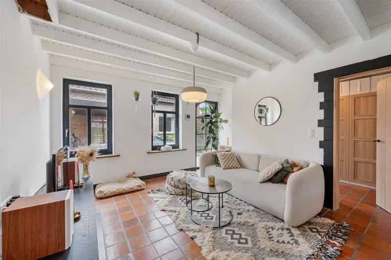 Gerenoveerde woning met bijgebouw en tuin