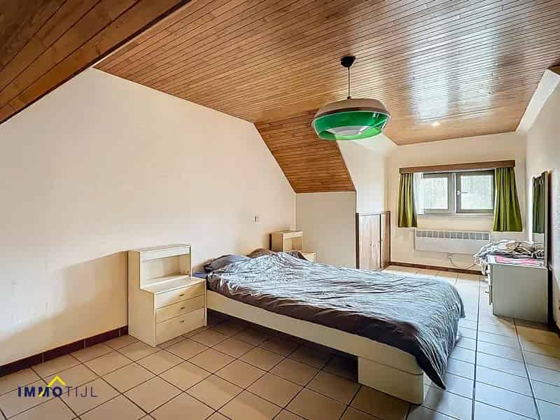 Op te knappen woning met tuin te Baardegem
