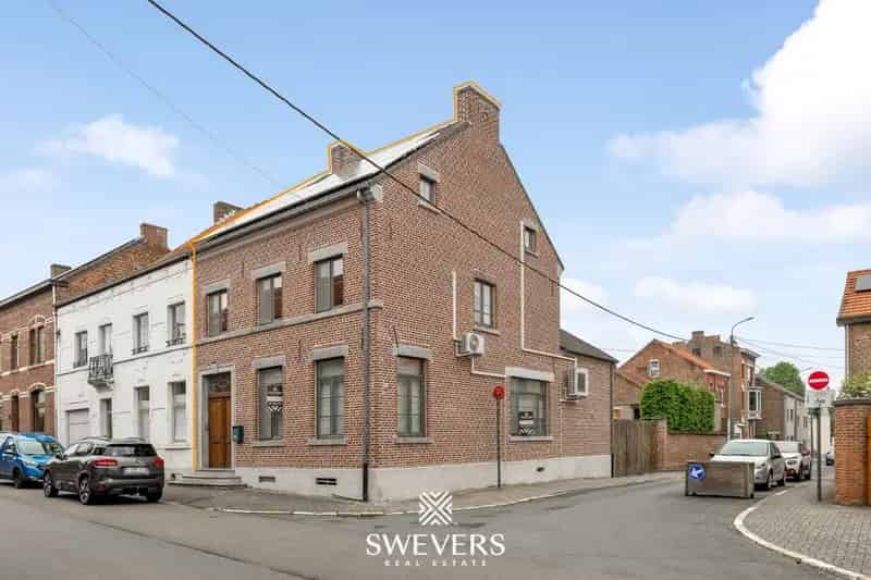Charmante Halfopen Bebouwing met Zwembad te Landen