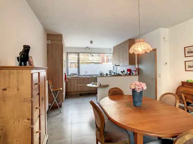 Te koop gelijkvloers appartement met garage en tuin in Westouter