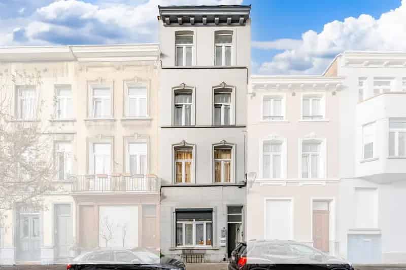 Appartementsgebouw 4 slaapkamers Molenbeek - Beleggingspand Hoog Rendement