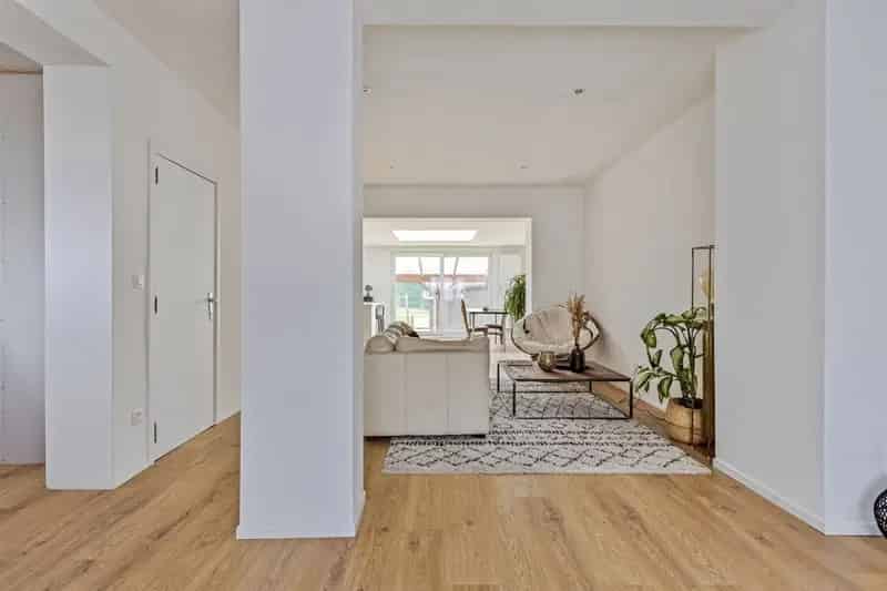 Stijlvol Gerenoveerde Woning met Mooie Tuin Sint Pieters Leeuw