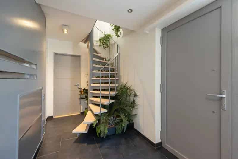 Instapklare Bel-	Etage met Moderne Uitbreiding Hoevenen EPC A