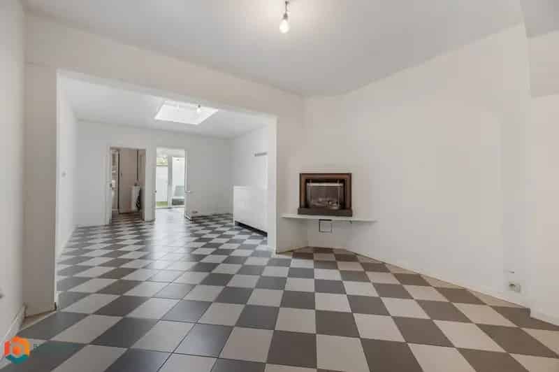 Handelspand met Duplex Appartement te Mechelen