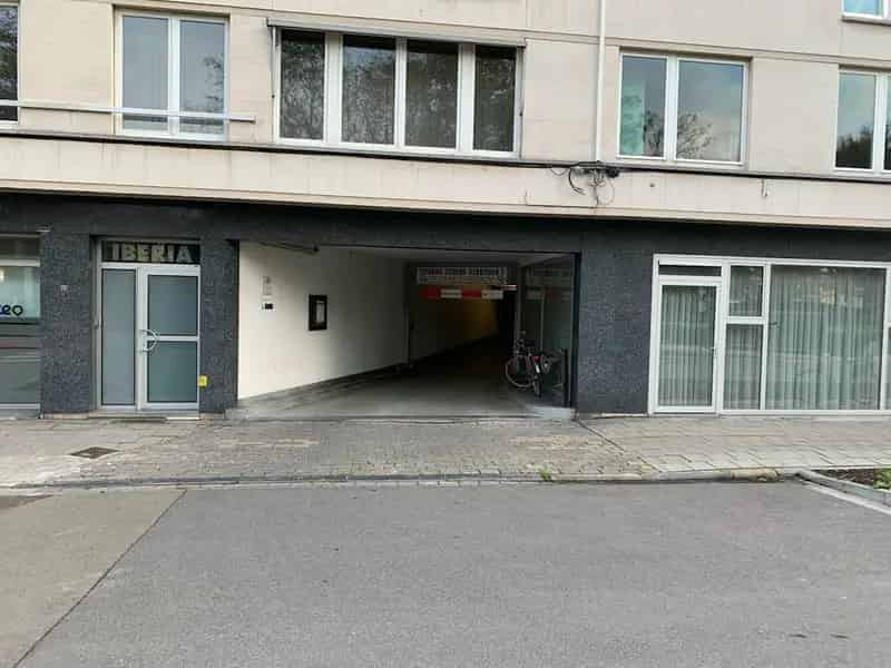 Garage te Huur Oostende Centrum - Ruime Staanplaats