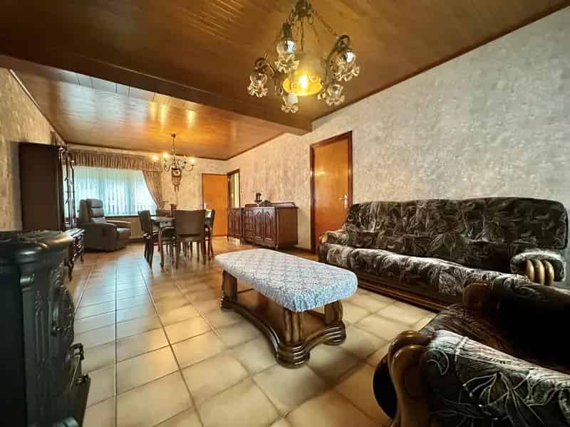 Woning met Potenti
el op Uitstekende Locatie