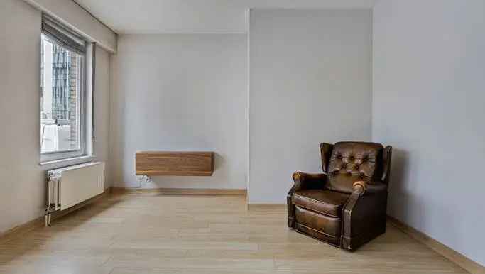 Appartement te koop Brussel - Ruim gelijkvloers met terras