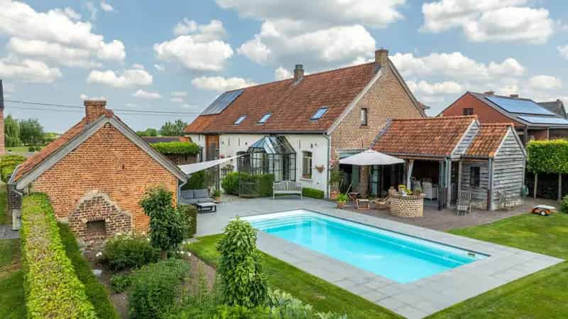 Huis te huur Rummen: Stijlvol Landhuis met Zwembad