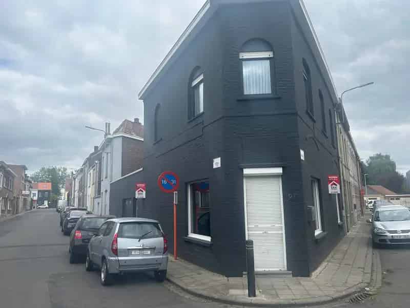 Huis te huur: Instapklaar handelspand met woonst en garage