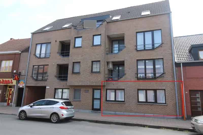 Gelijkvloers appartement te huur met tuintje en 2 garages