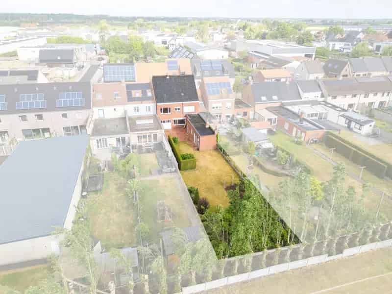 Te renoveren woning 4 slaapkamers garage 432m2