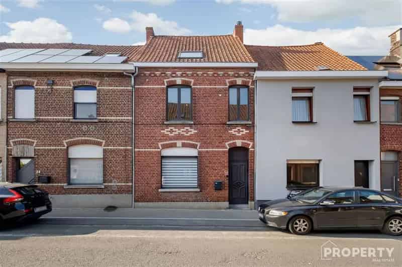 Ruime Rijwoning met Grote Tuin te Koop in Lauwe