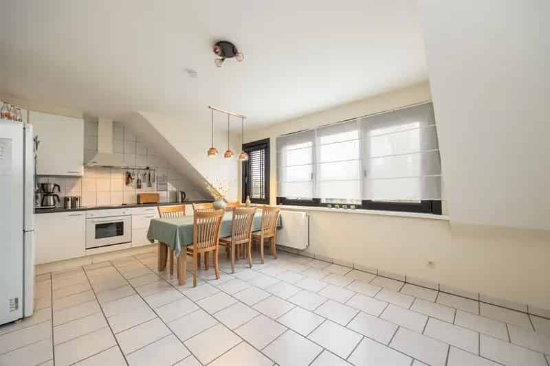 Gerenoveerd Studio Appartement te Schoten met Zolder